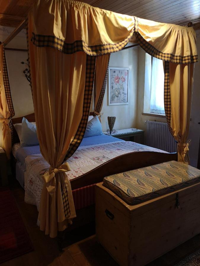 East Wind Bed & Breakfast Medea Exterior foto